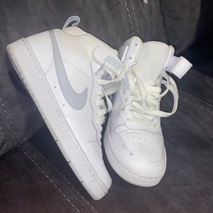 EUC NIKE HIGH TOPS YOUTH SIZE 4.5